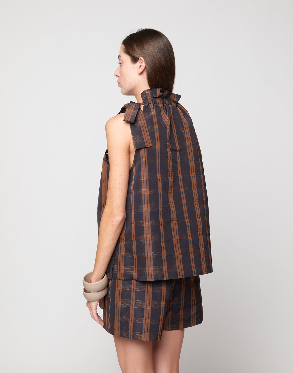 DOUUOD Top Halter Arricciato con Nastro in Taffetà Madras Nero/Gianduia