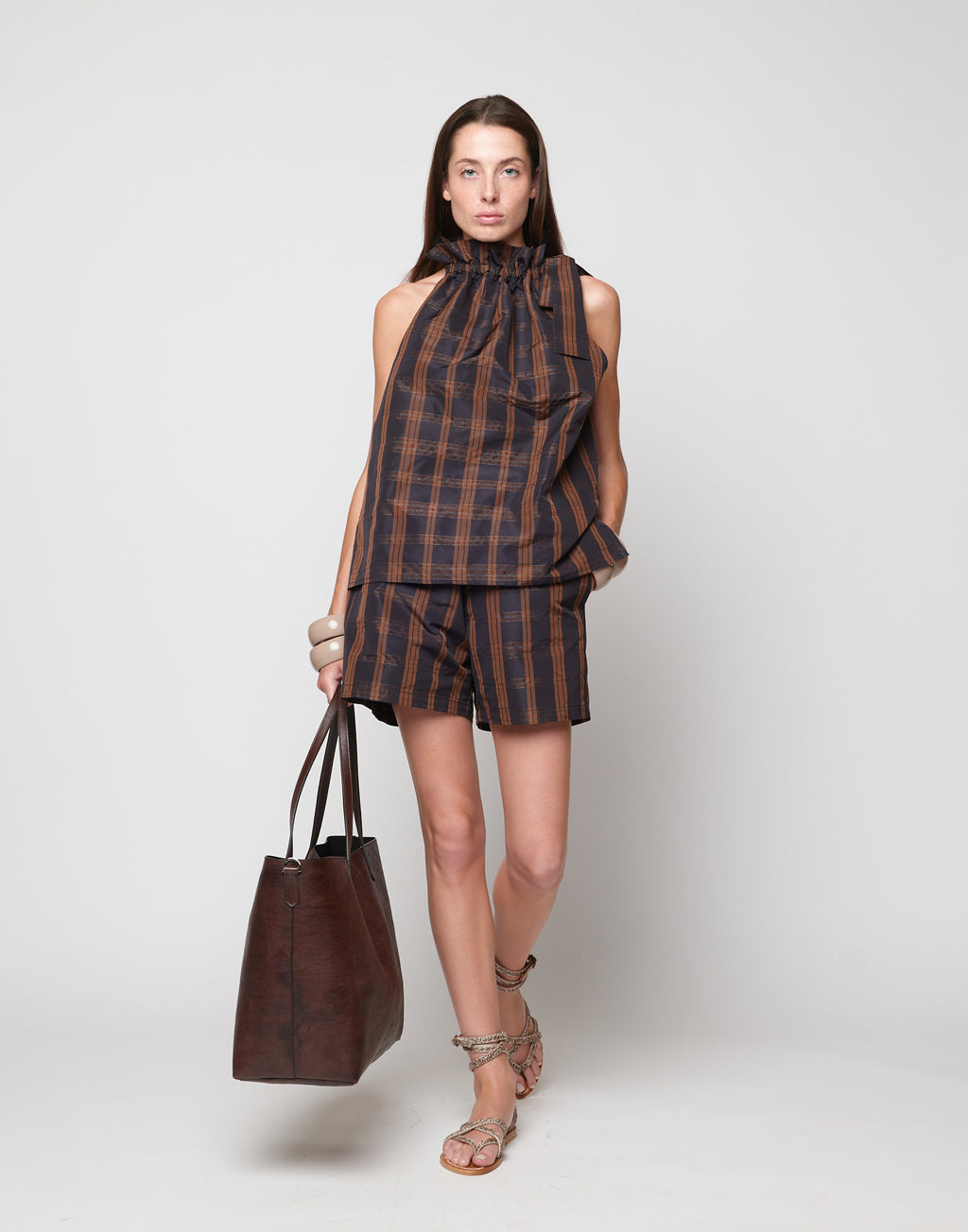 DOUUOD Top Halter Arricciato con Nastro in Taffetà Madras Nero/Gianduia