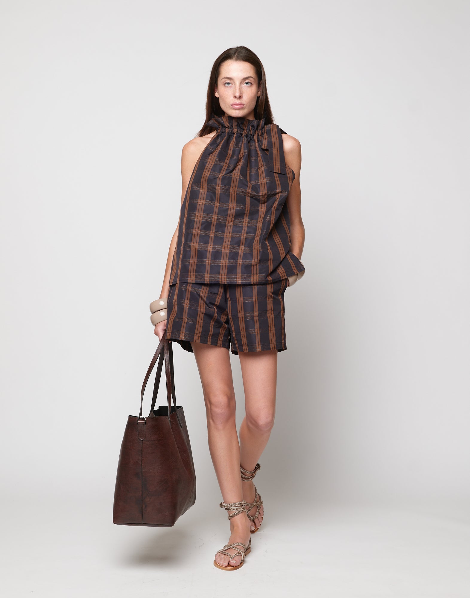 DOUUOD Top Halter Arricciato con Nastro in Taffetà Madras Nero/Gianduia