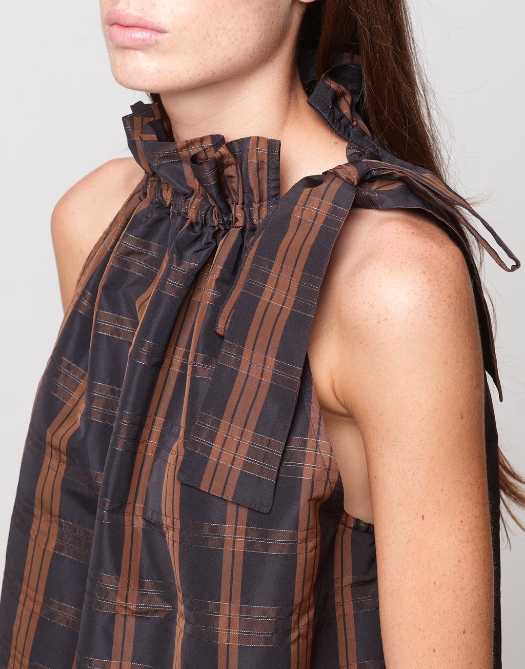 DOUUOD Top Halter Arricciato con Nastro in Taffetà Madras Nero/Gianduia