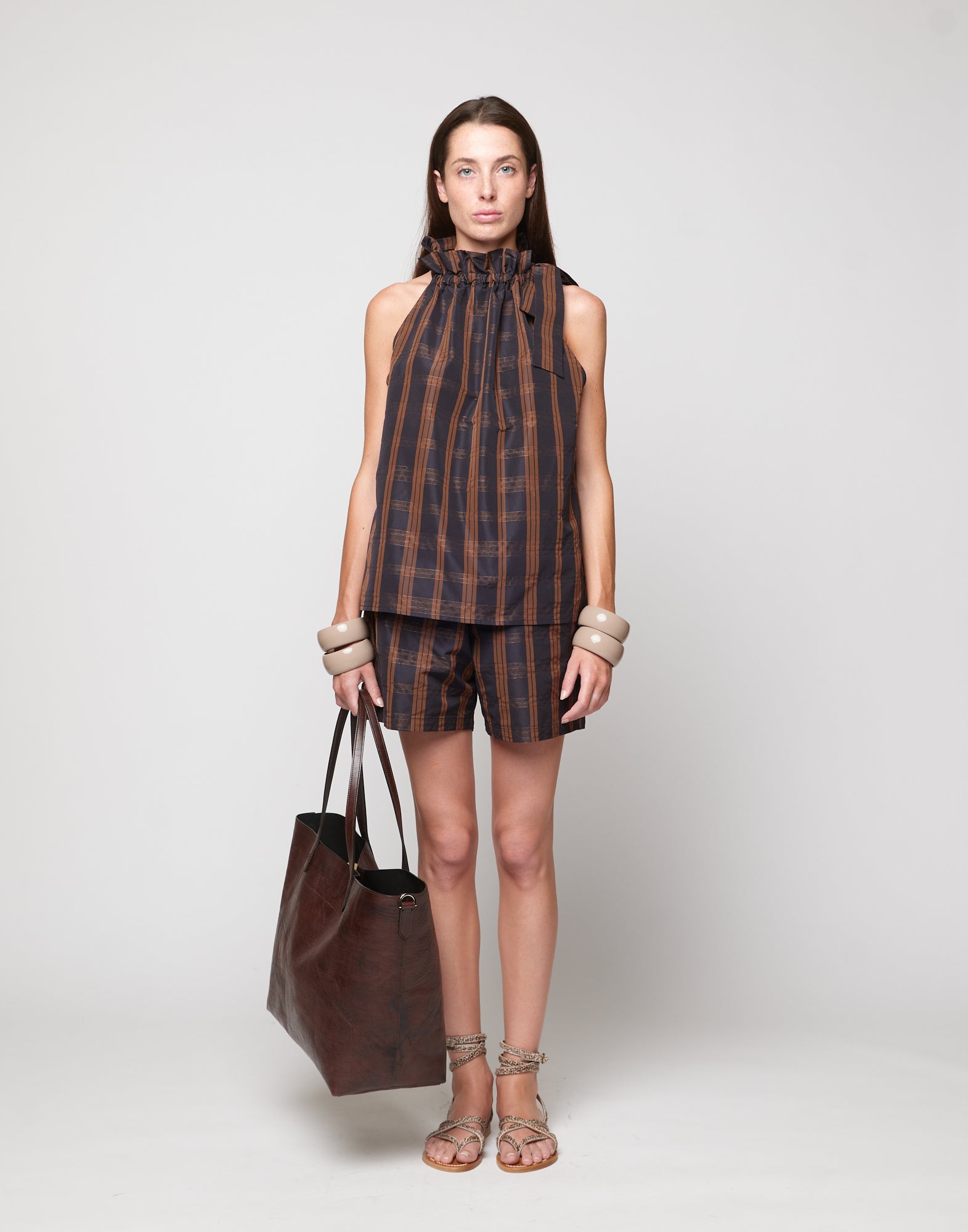 DOUUOD Top Halter Arricciato con Nastro in Taffetà Madras Nero/Gianduia