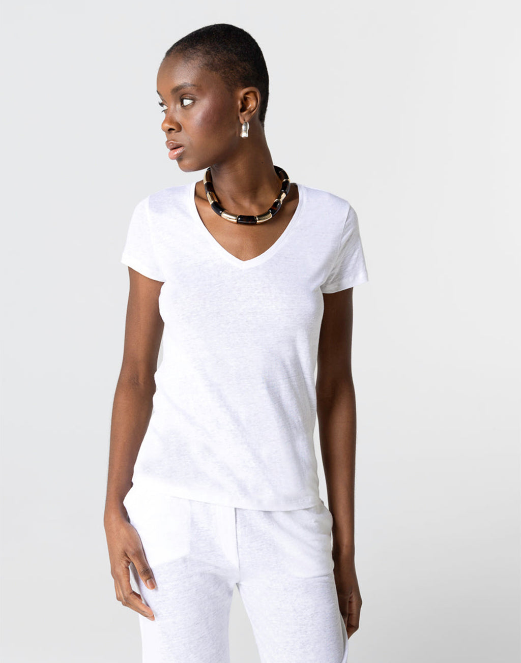 MAJESTIC FILATURES T-Shirt Scollo a V in Cotone Deluxe Bianca
