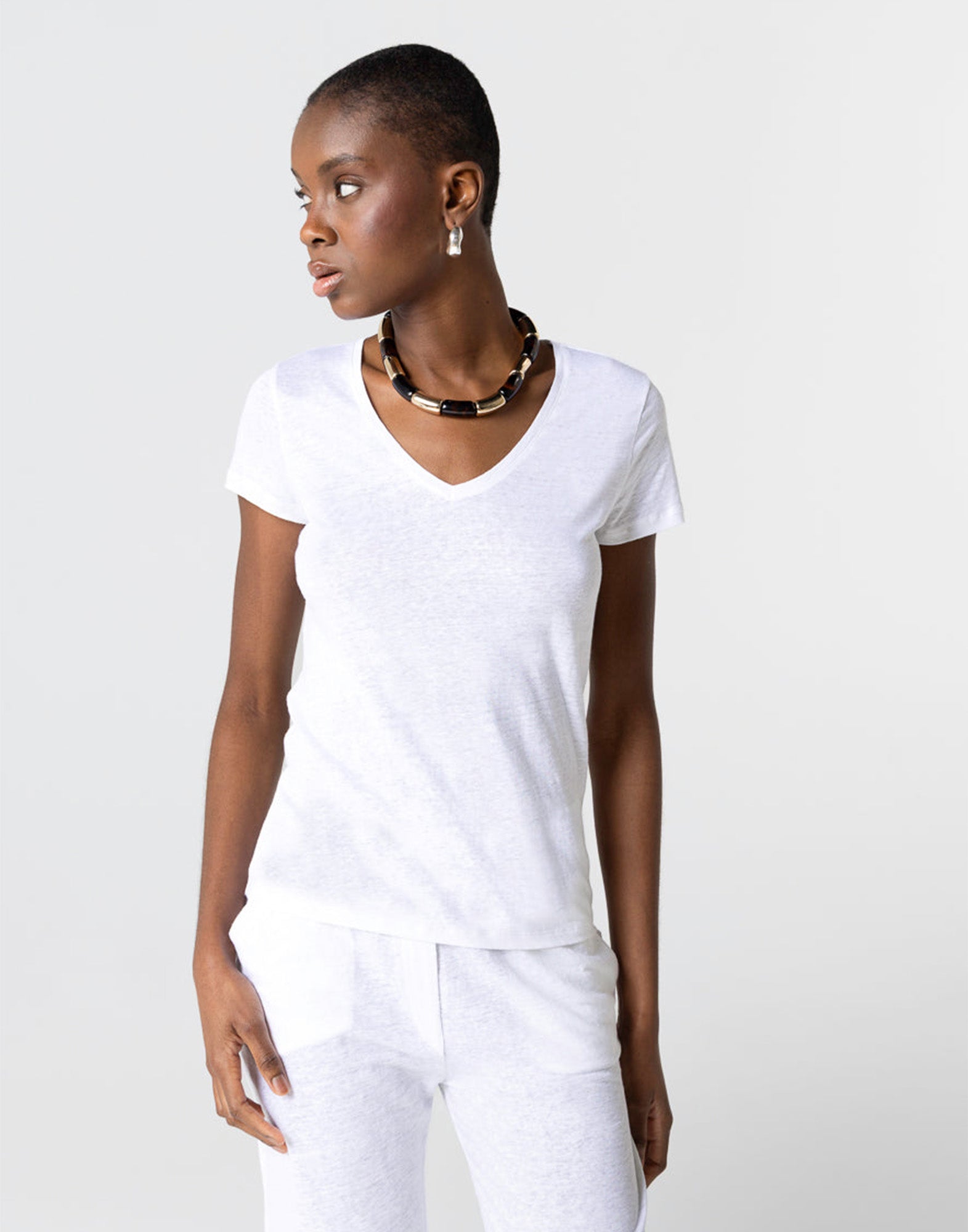 MAJESTIC FILATURES T-Shirt Scollo a V in Cotone Deluxe Bianca