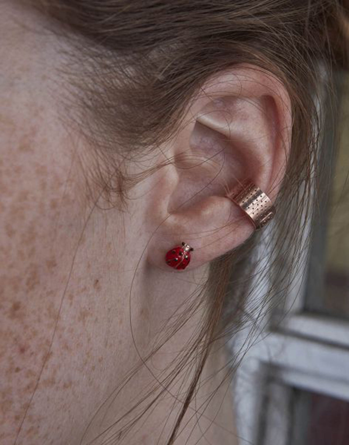 MAMAN ET SOPHIE Boucle d'oreille simple lobe Coccinelle en argent