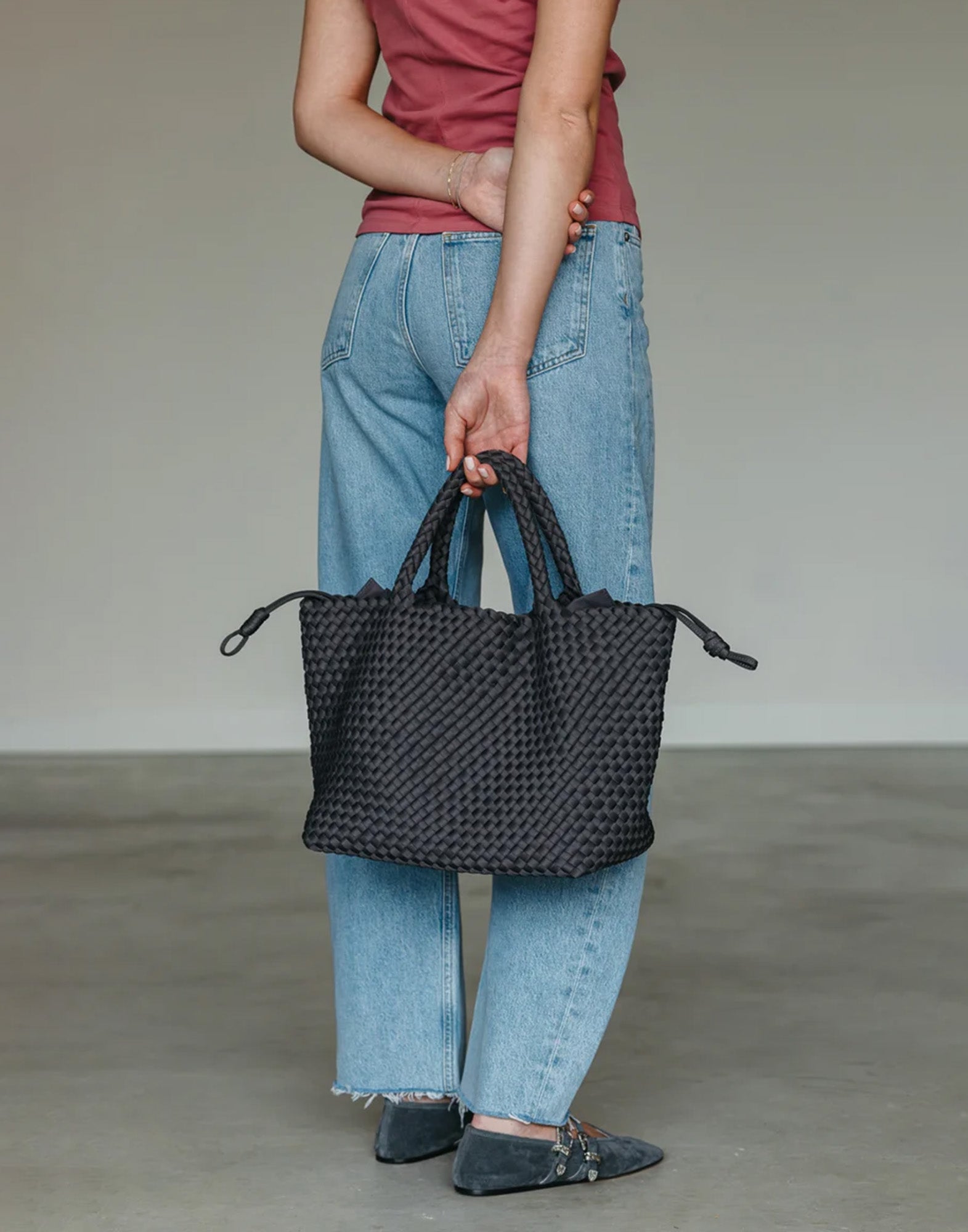 MARREA Shopping Media in Neoprene Intrecciato Slate Grey