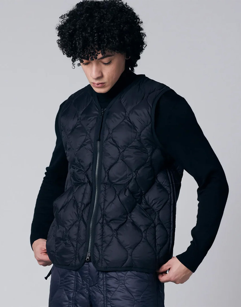 TAION Gilet Military V-Zip Down Black
