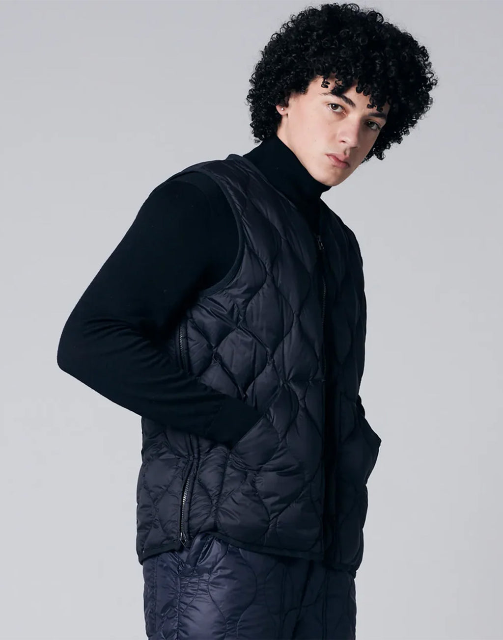 TAION Gilet Military V-Zip Down Black