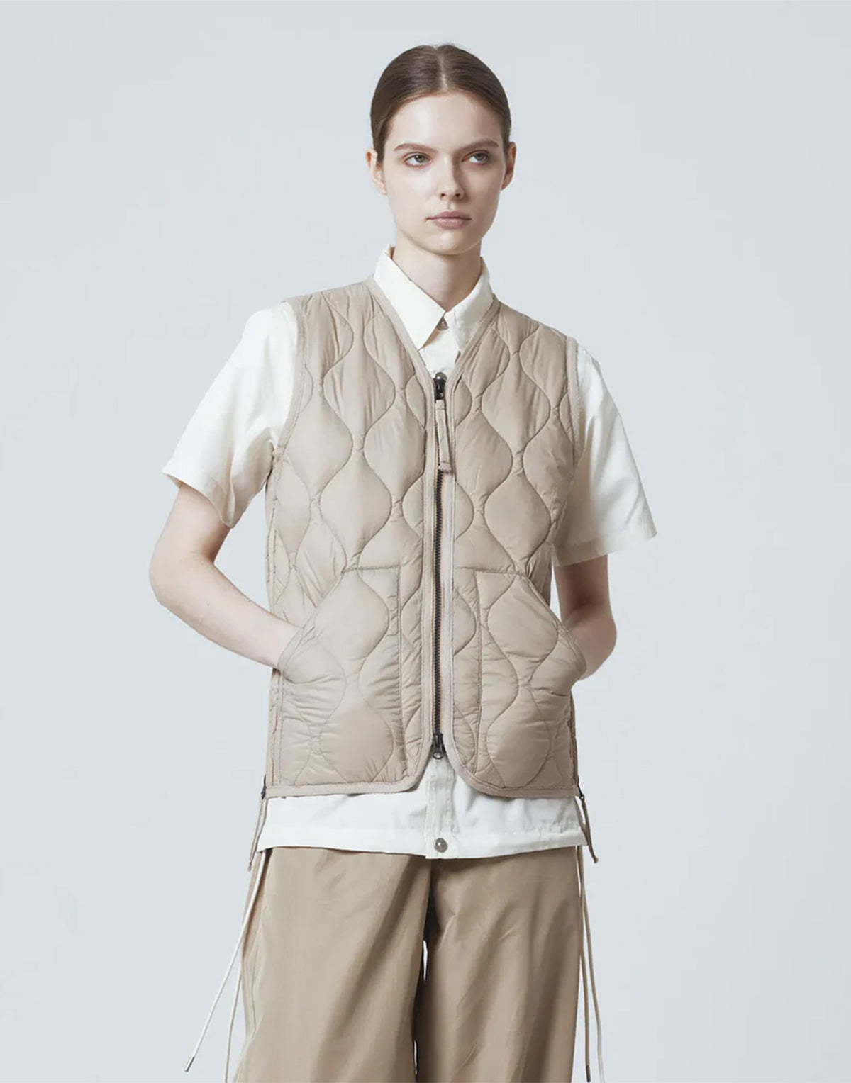 TAION Gilet Military V-Zip Down Gray Beige