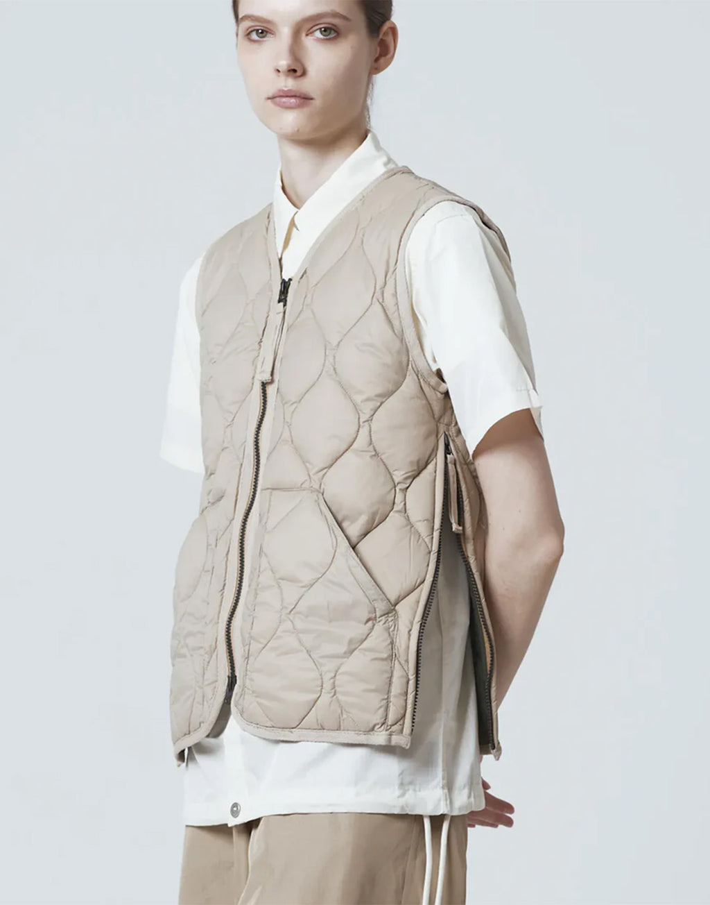 TAION Gilet Military V-Zip Down Gray Beige