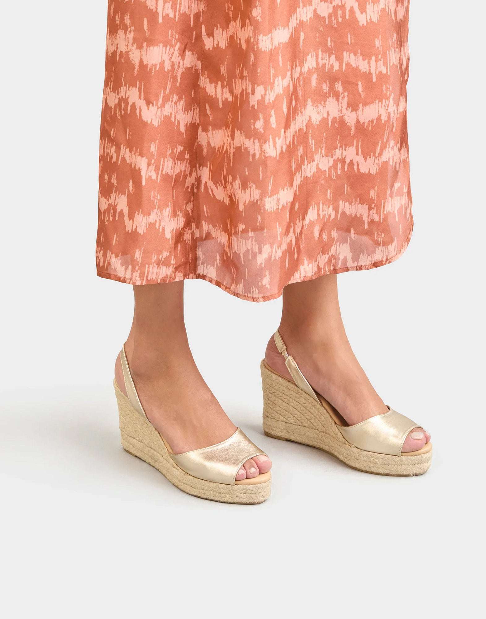 MANEBI Espadrillas con Zeppa in Pelle Metallizzata con Slingback Platino