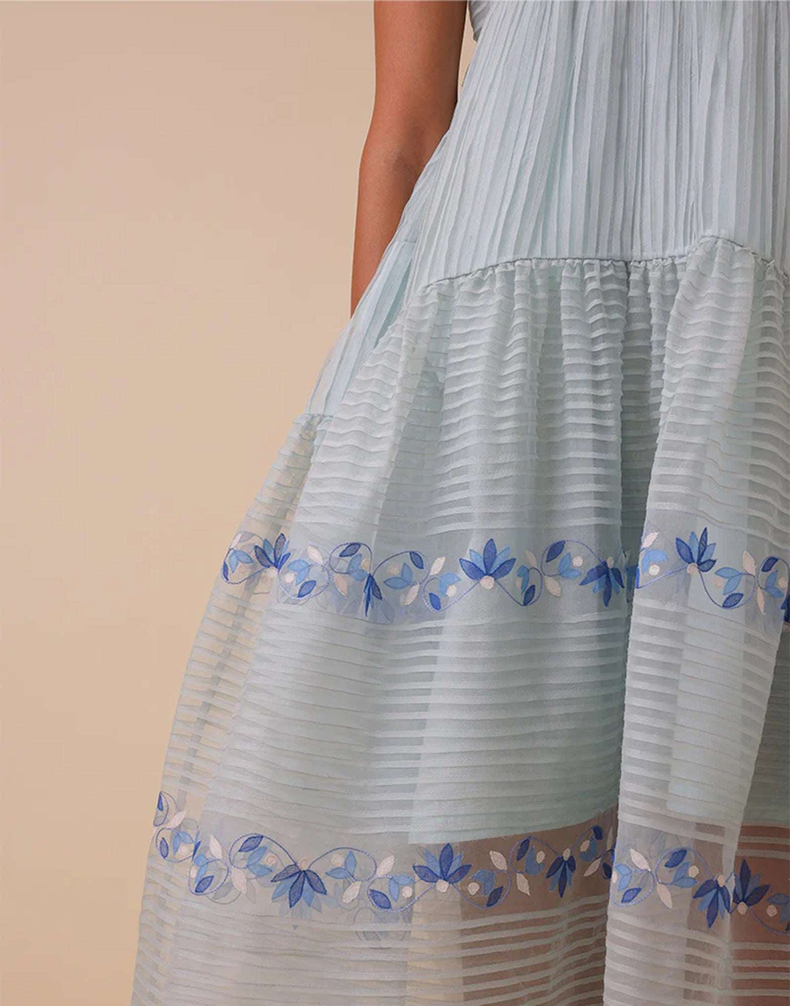 SWGT Abito in Cotone con Ricami e Pintuck Blu